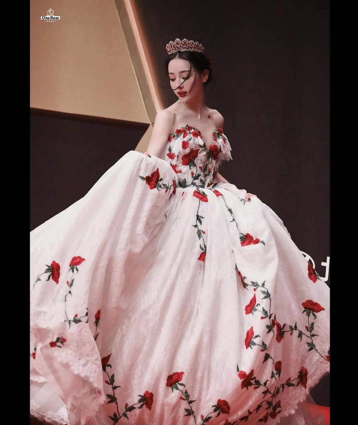 盘点迪丽热布10大造型,可妩媚可优雅,没有她驾驭不了的时尚_迪丽热巴