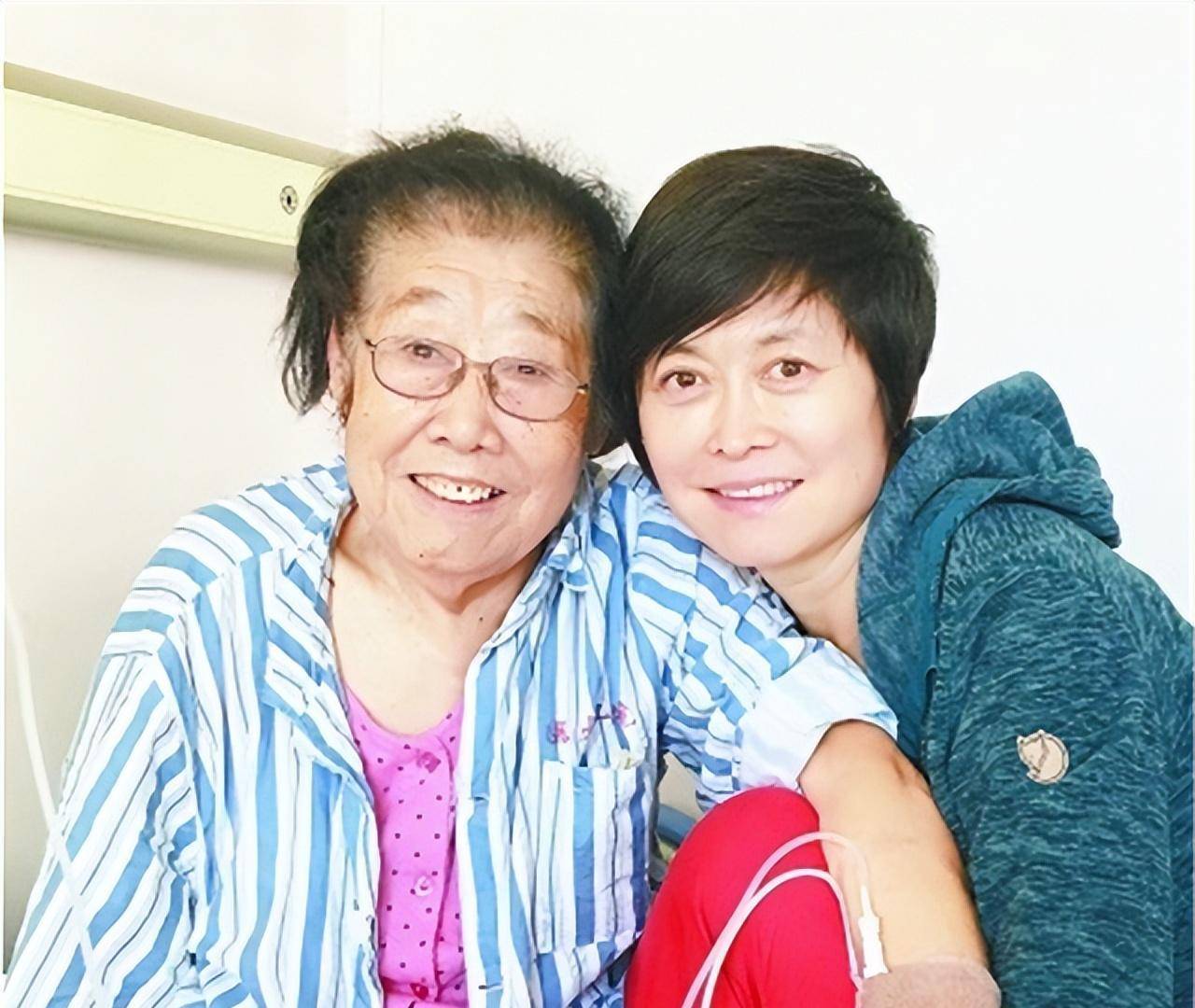 《焦点访谈》敬一丹:背后的故事引反思,完美的人生都充满着缺憾_母亲