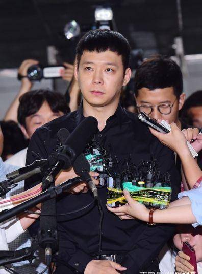 黄荷娜毒案涉嫌艺人a某,已立案可能被强制传唤_警方_因为_丑闻