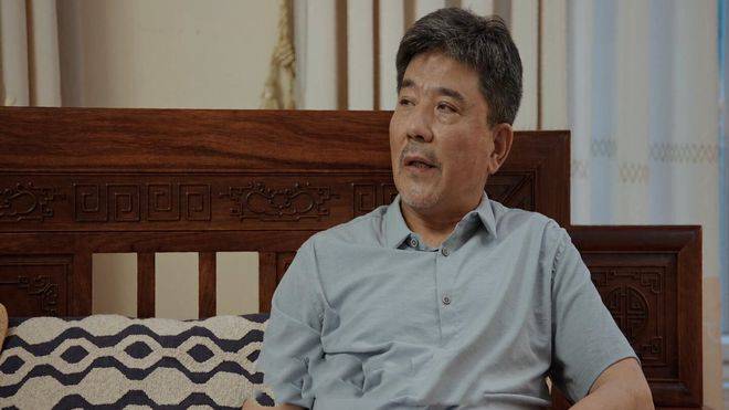 平坟这件事情,梅晓歌一上任,靠着极高的口才能力给解决掉了,但是,真正