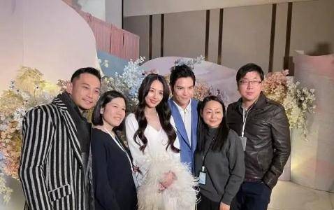 宴会再曝新照,向太夫妇拿孙女手切蛋糕,郭碧婷向佐隔空对视_向华强