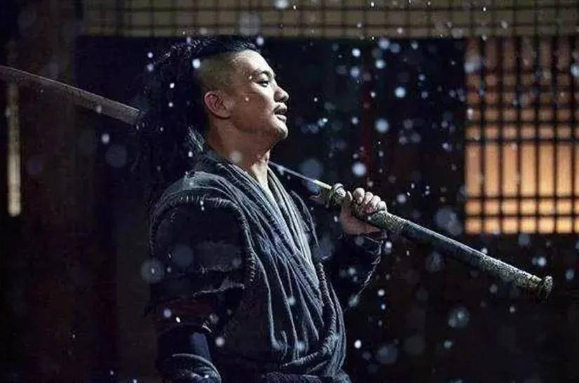 武士刀的真正克星,曾一刀斩断3把武士刀,皇家御林军的专用武器