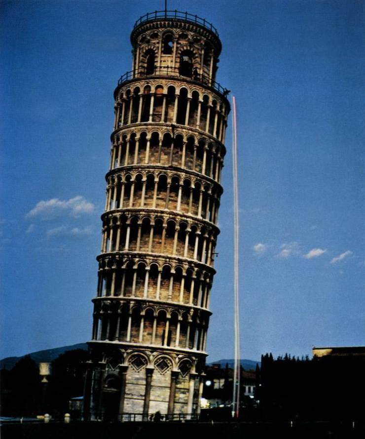 比萨斜塔之所以能够斜而不倒,一方面是因为它结构设计独特,重心向比萨