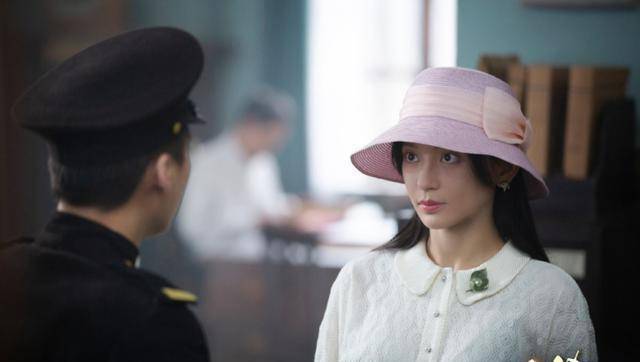 有人说这是一部谍战剧,只是李易峰饰演的顾耀东和他在《麻雀》中塑造
