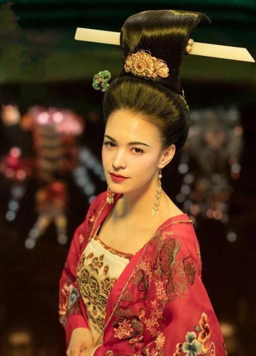 当年她参演的新版《红楼梦》,饰演薛宝琴,还有《甄嬛传》里面戏份并不