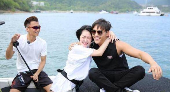 小s的主持风格是出了名的大胆,胡歌,谢霆锋,陈伟霆这些男神无一不被她