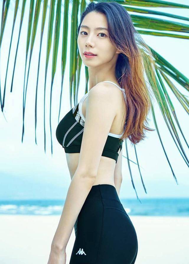 眼镜王子裴勇俊,如今变百亿公司老总,和小13岁老婆三年添2子_电视剧