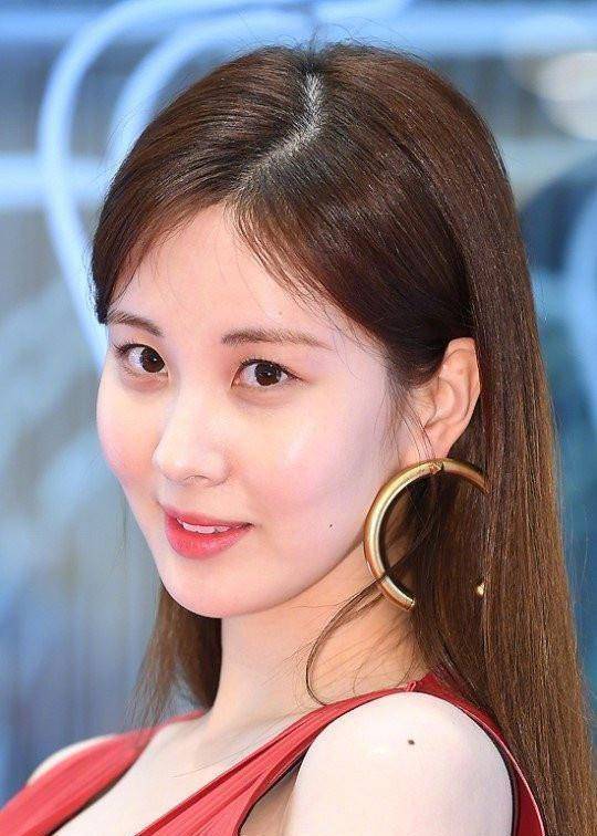 徐贤单飞后越长越漂亮,红长裙配长发难掩好气质,这状态不像90后_身材