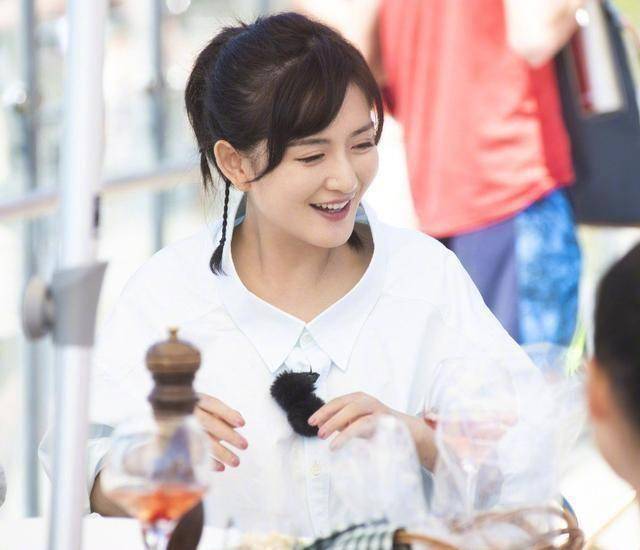 小时候谢娜家庭贫困,甚至差点辍学,今成立谢娜奖学金资助贫困生_公众