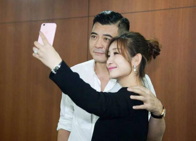 秦海璐李厚霖分手16年他看破红尘皈依佛门,她嫁二婚丈夫幸福美满_时候