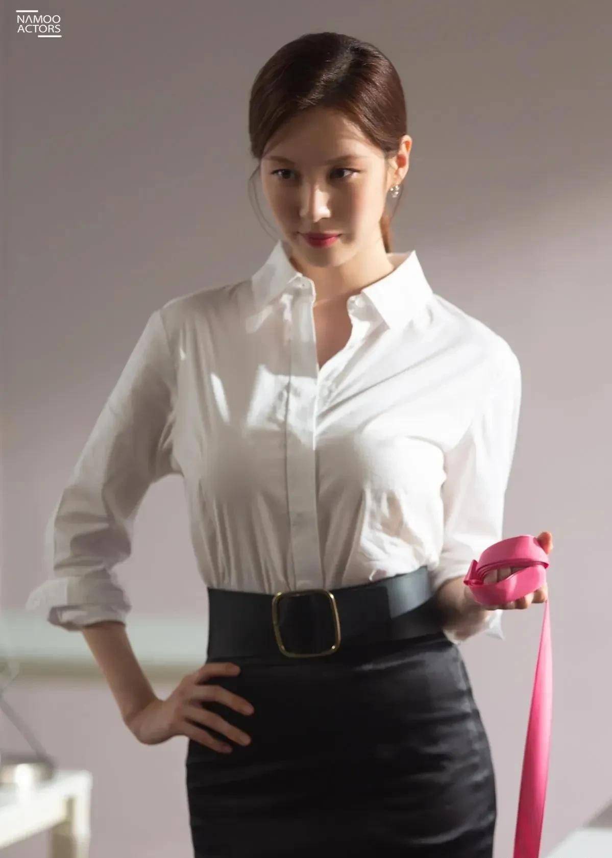 永远的忙内"徐贤"优雅地秀出华丽美貌,热辣时尚_时候_容貌_风评