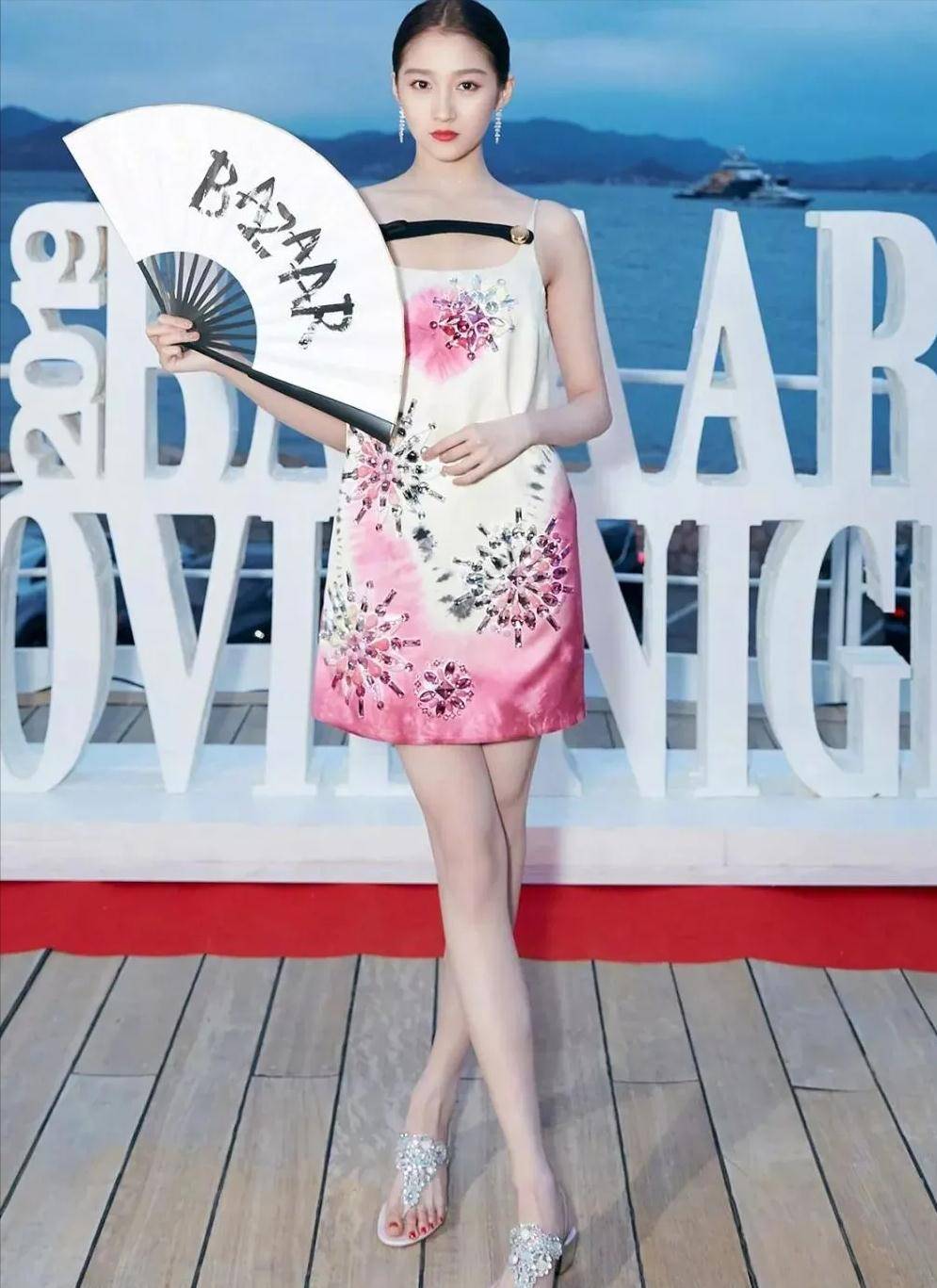 大s时尚,景甜修长,关晓彤黄金比例完美_美女_迪丽热巴_身材