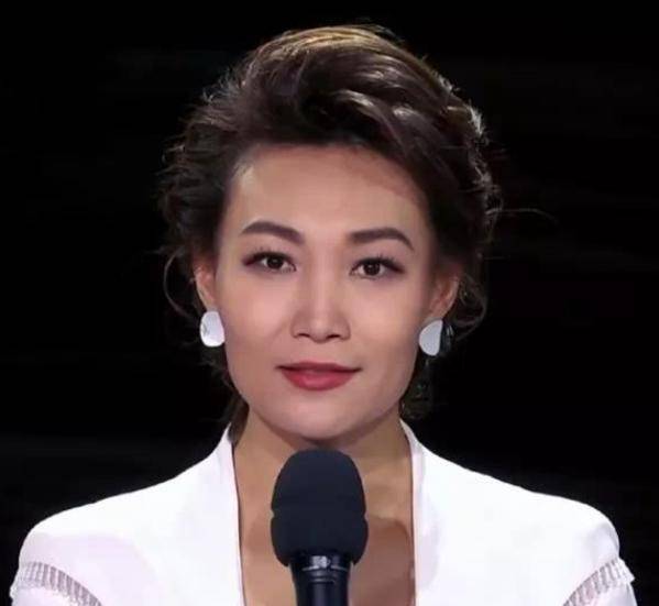 一,李梓萌的经历李梓萌,1977年7月出生于辽宁省沈阳市,她俊美的脸底下
