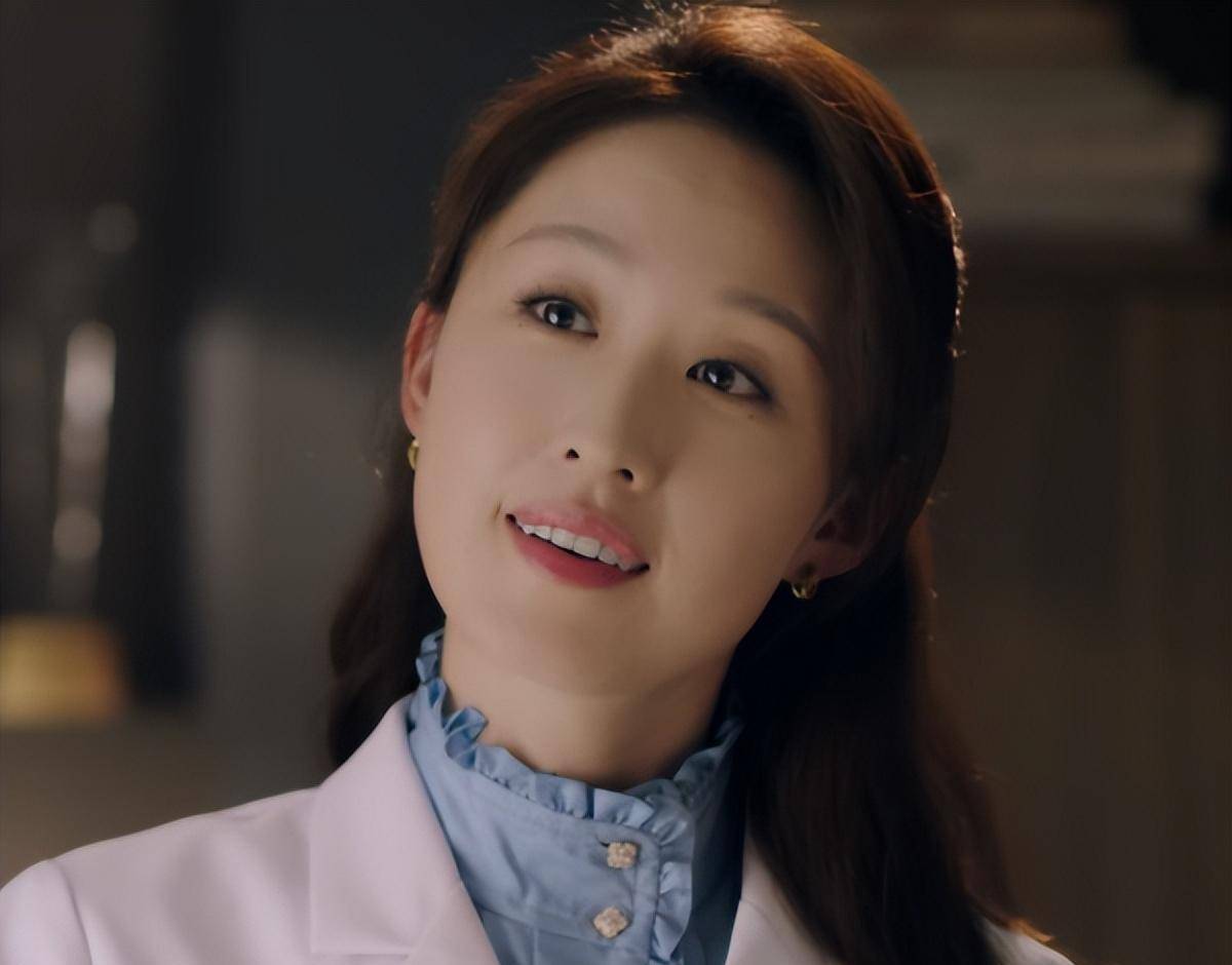 《唐医生》被张雯圈粉了,气质不输秦岚,虽然人设不讨喜但却很美_唐