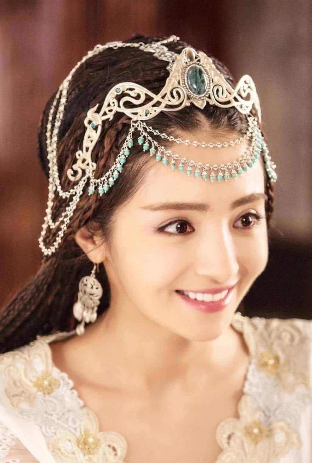 陈赫签了哈妮克孜,她谁也不签成最美新疆女子_麦迪娜_古力娜扎_发展
