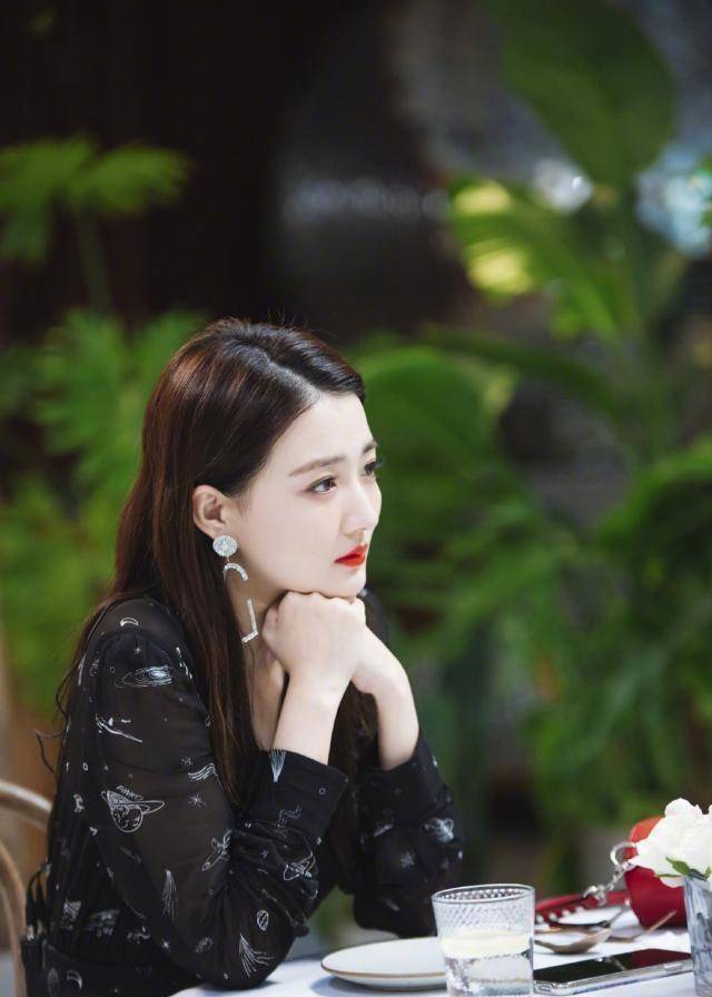 男孩子的头是碰不得的,除非是最亲密的人呀,看来,张铭恩对女朋友还真