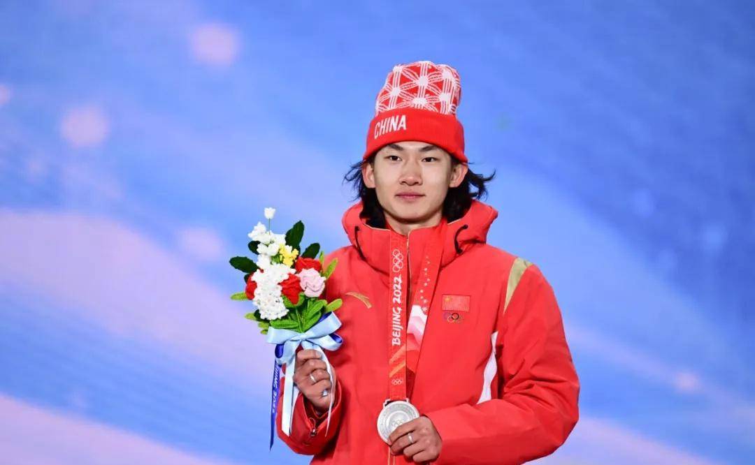 苏翊鸣被保送清华,18岁许下的三个愿望圆满实现,人生比电影精彩_滑雪