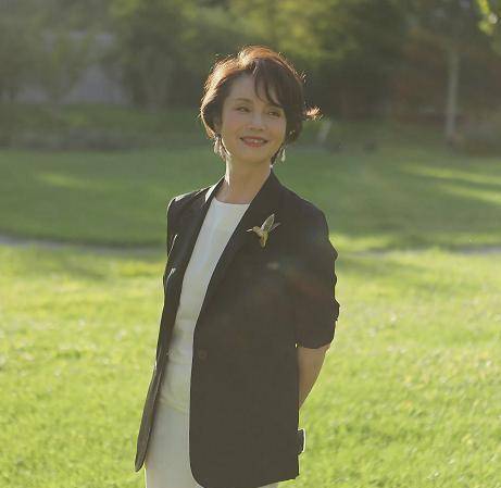 徐俐:心怀美好度余生,用退休当天在央视拍的纪念照进行年度总结_节目