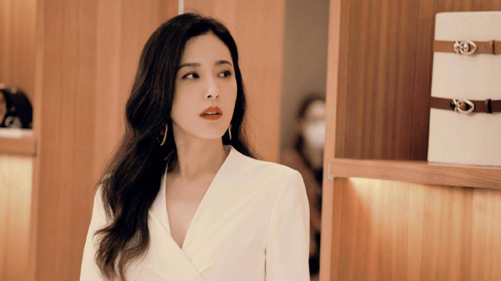 演员曾黎,中戏两百年一见的美女,如今成为后妈专业户_刘烨_相貌_角色