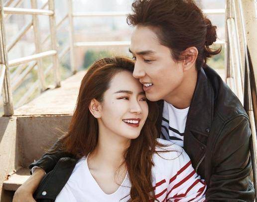 戚薇不在身边,奶爸李承铉抱lucky现身机场,场面十分温馨_节目_太阳