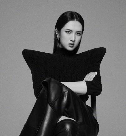 而网友的评价就更"笋"了,竟然觉得姚安娜跳舞有跳大神的感觉,关于跳