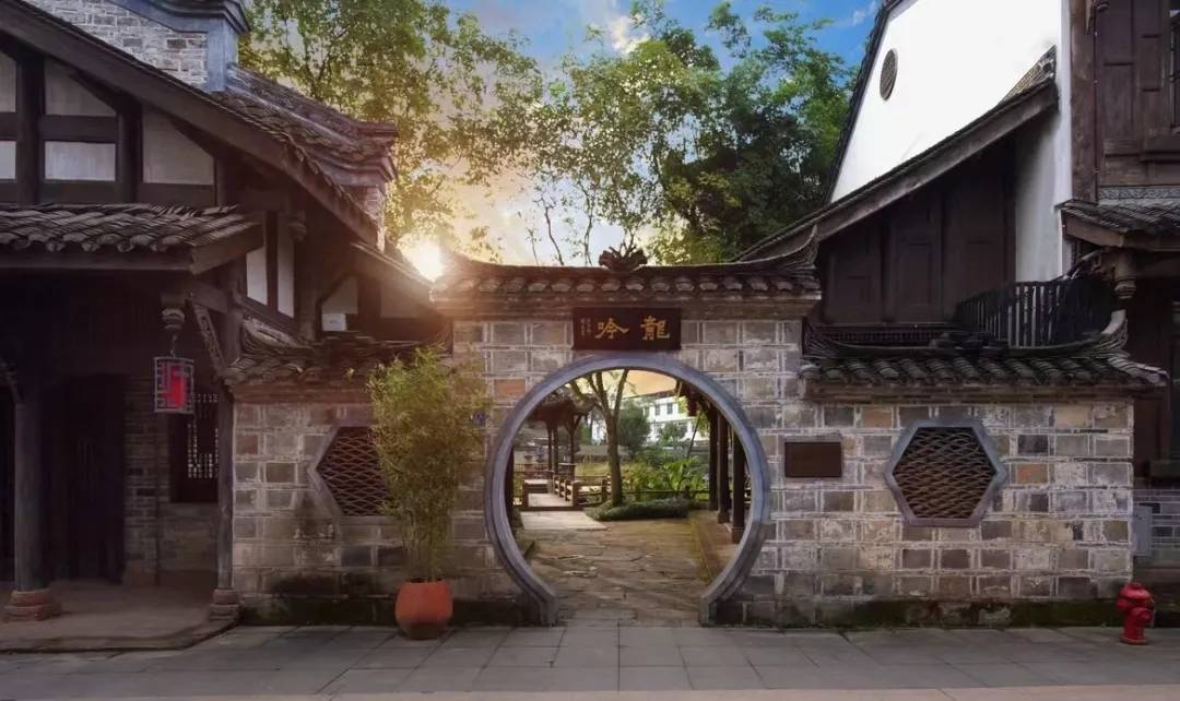 黄龙溪古镇景区游客服务中心有详细的古镇历史人文介绍,有精美的古镇