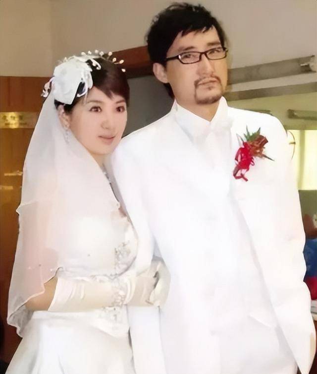 她靠一部剧吃一辈子,二婚嫁给一名穷小子,如今丈夫红到令人嫉妒_李琳