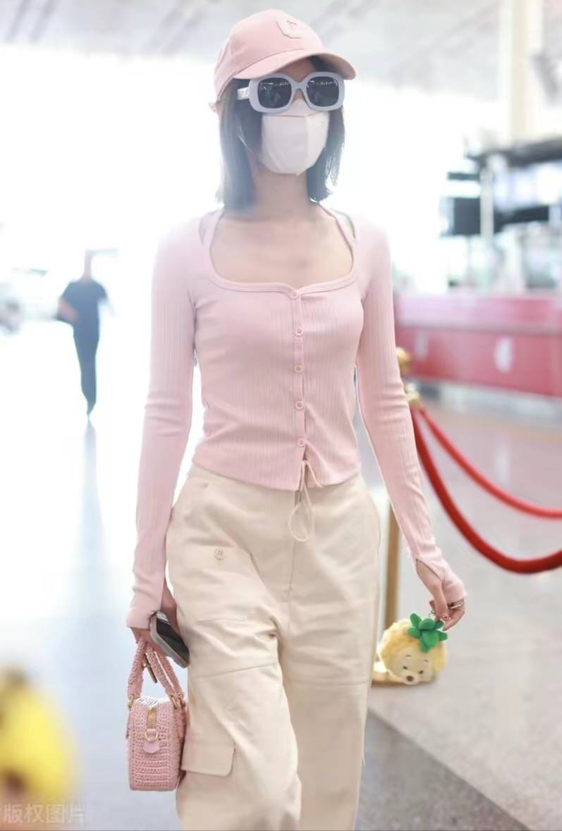 毛晓彤多巴胺穿搭,粉粉嫩嫩惹人爱_白色_老爹_款式