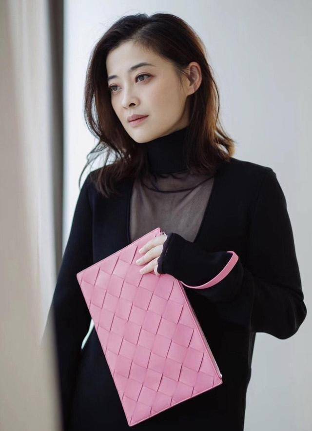 有种"冻龄"叫44岁梅婷!