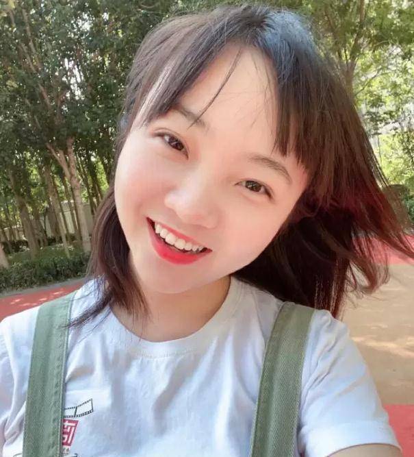 又是一年毕业季,林妙可晒毕业照,与老师同学分别泪流满面_照片_po