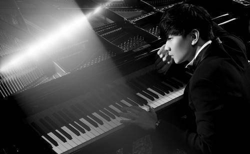 林俊杰的家庭条件其实十分优越,同样也非常羡慕,毕竟有这样强大的家庭