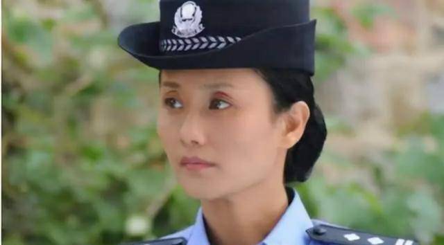 在圈子里有了一定的名气的她,后来又在《烟花女驼龙》,《美丽谎言》等