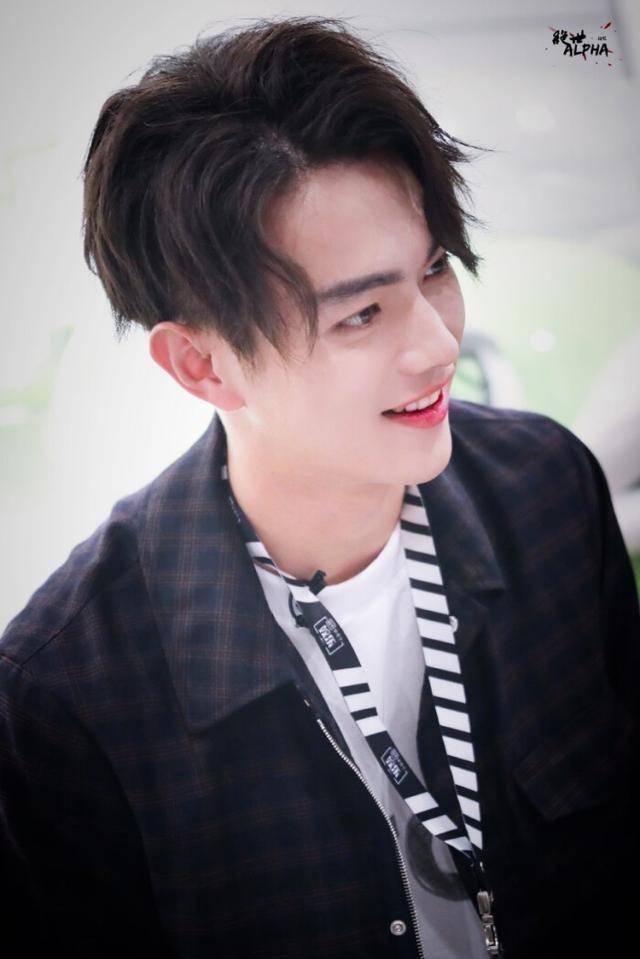 不管怎样,许凯的个人魅力还是十分显眼的.