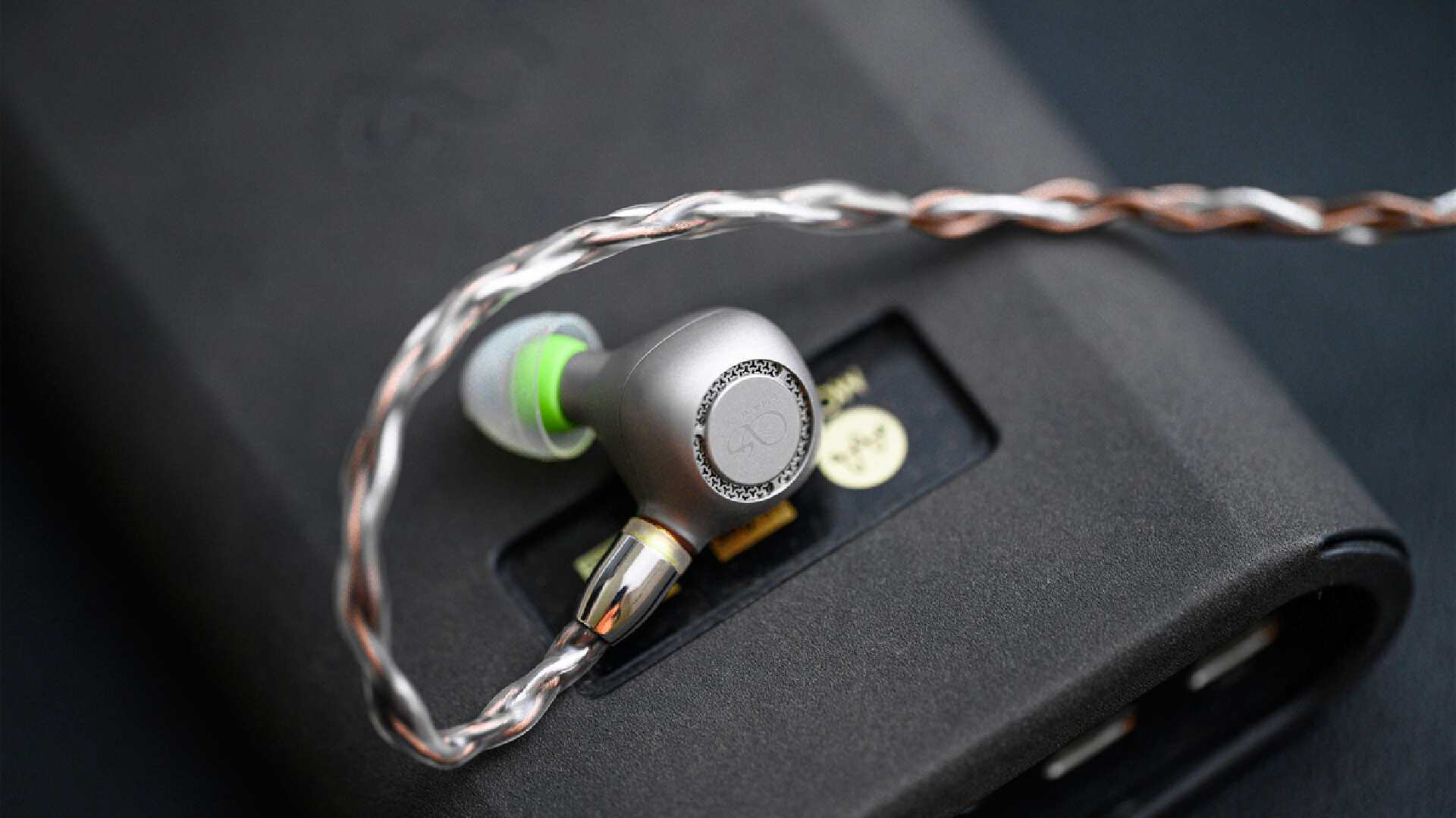 "白菜价"的动圈音质天花板,简评山灵mg800旗舰单动圈耳机