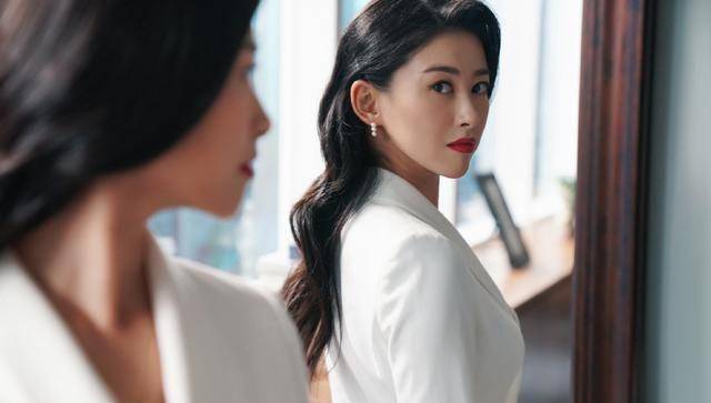 荧幕下的"栗娜"依然风韵犹存,朱珠:我觉得栗娜比我美_健身_眼球_足迹