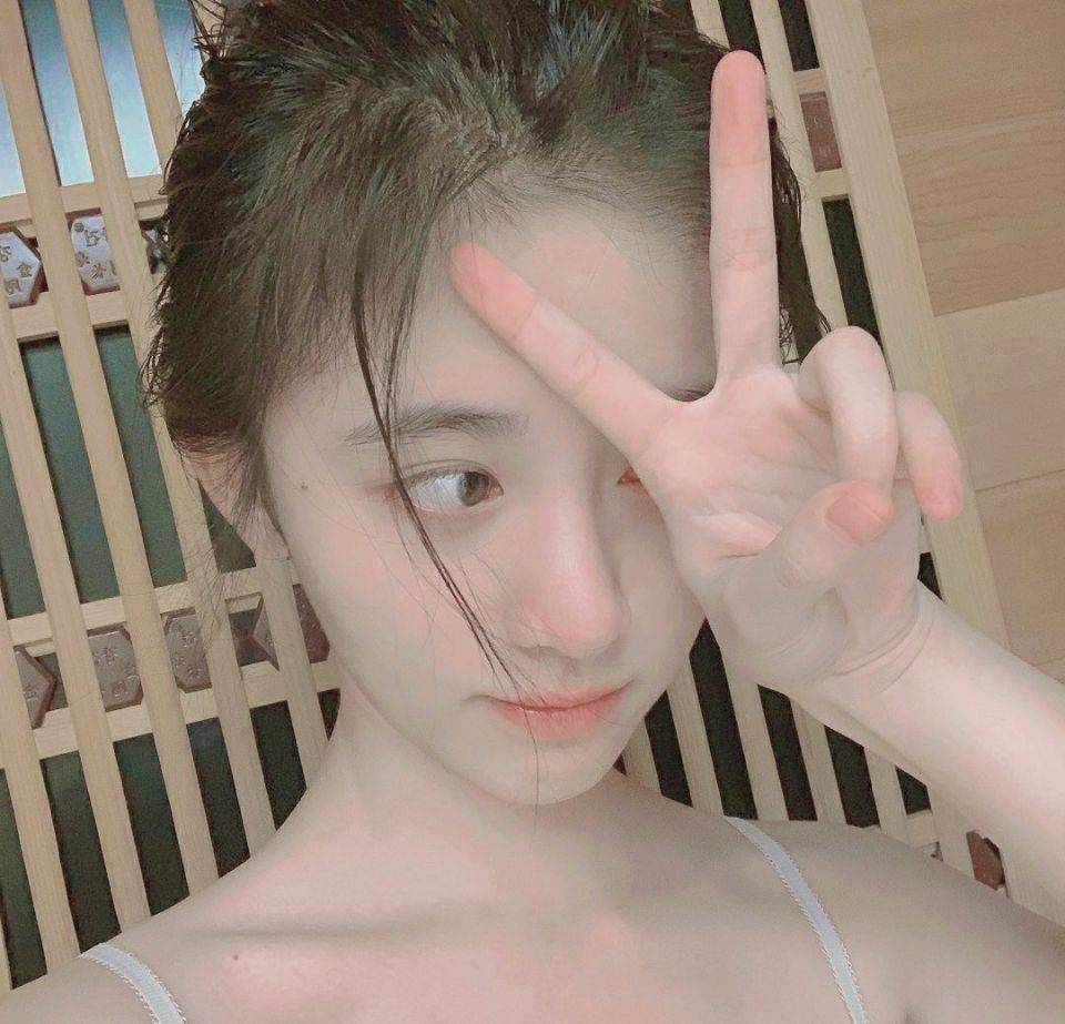 "四千年美女"鞠婧祎丁字泳衣照曝光,曲线堪比过山车._身材_穿着_感觉