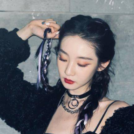 有种"惊艳"叫张艺凡换新发色,褪去黑长直时,美到认不出_徐艺洋_头发