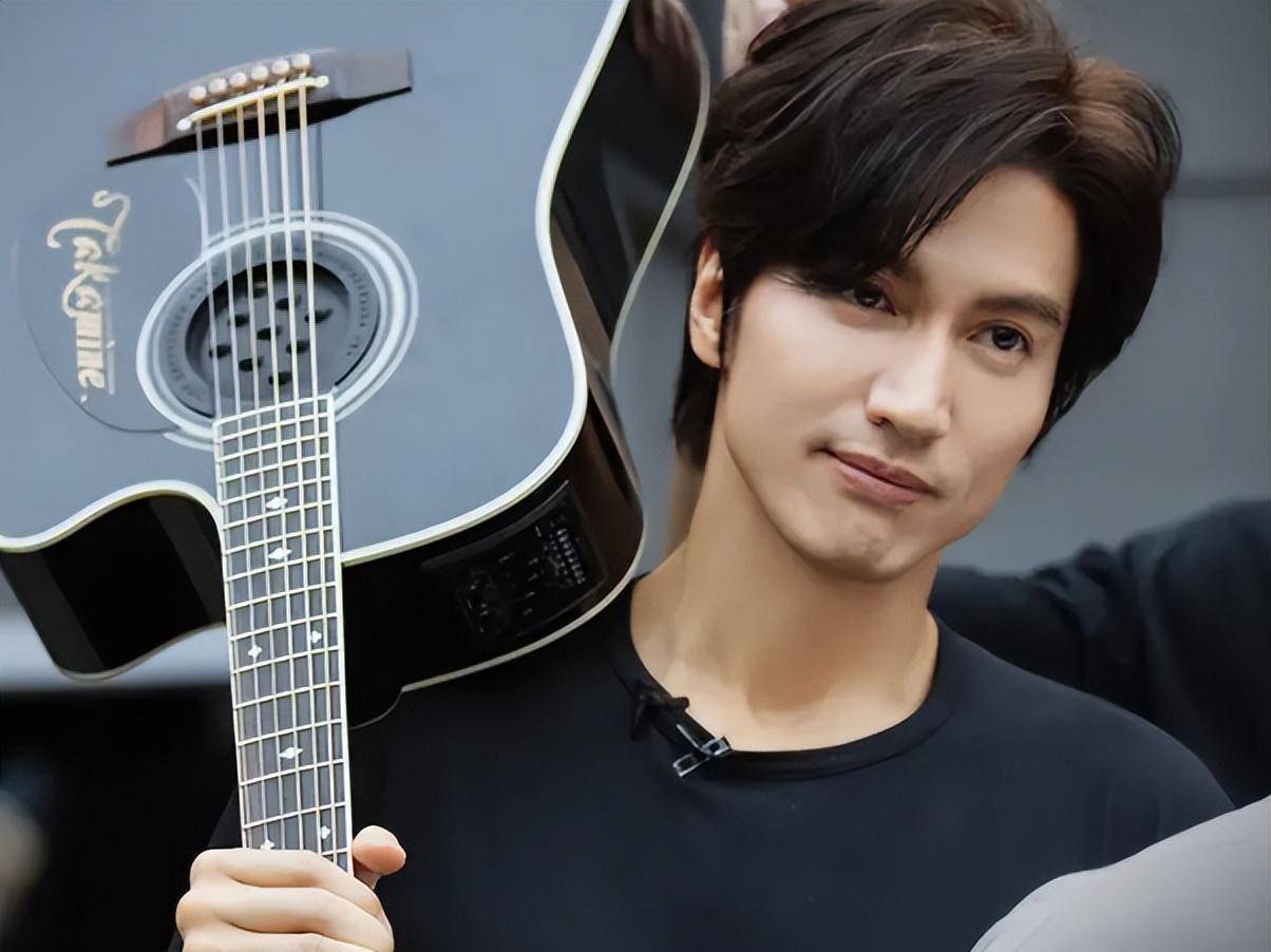 言承旭是一名演员也是一名歌手,他有很多的代表作品,例如:白色巨塔