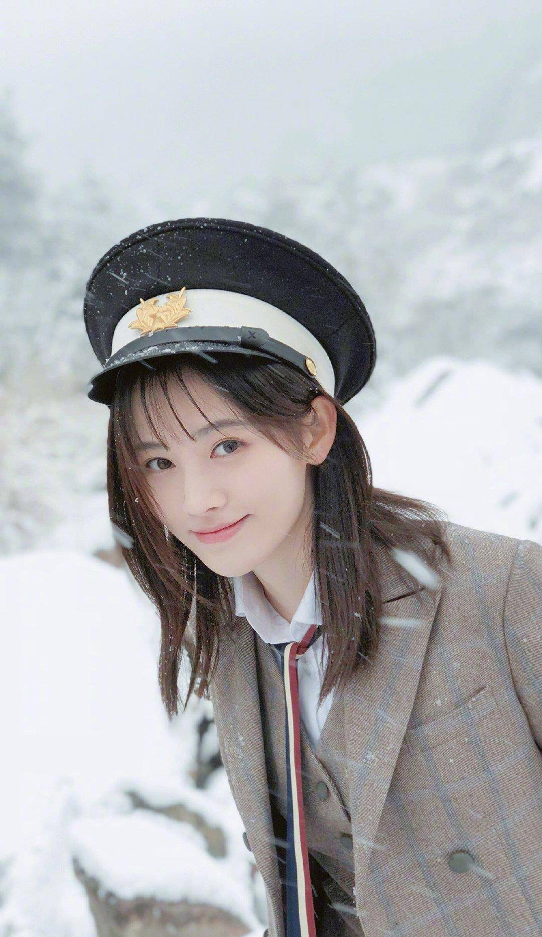 网友详细分析,老乡曝其身高没那么矮_关晓彤_高度_位置