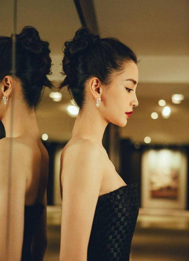 高马尾发型发生的频次并不是很多,但每一次却都让网民十分意外惊喜