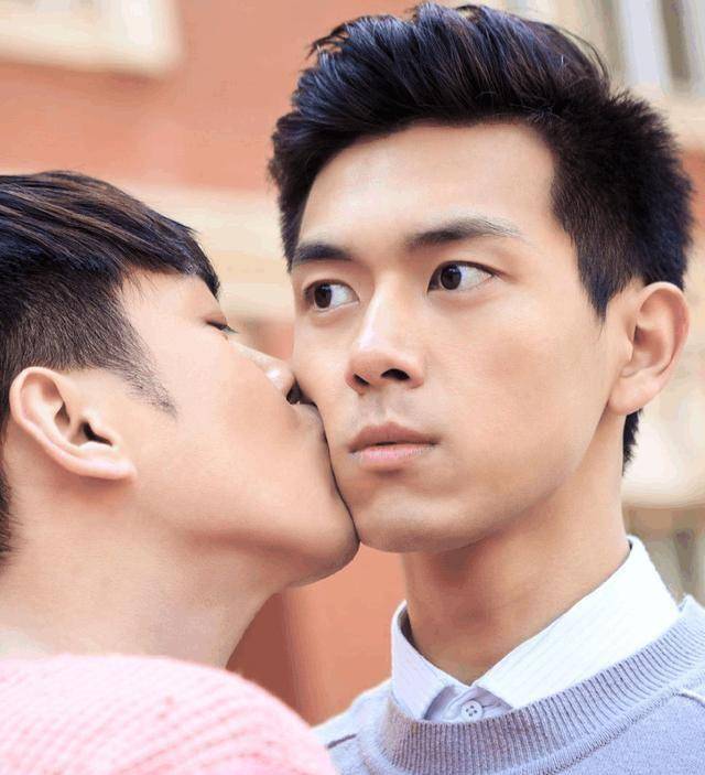 而从《奇葩朵朵》一直和张若昀相爱相杀到《法医秦明》的李现,说"遇见