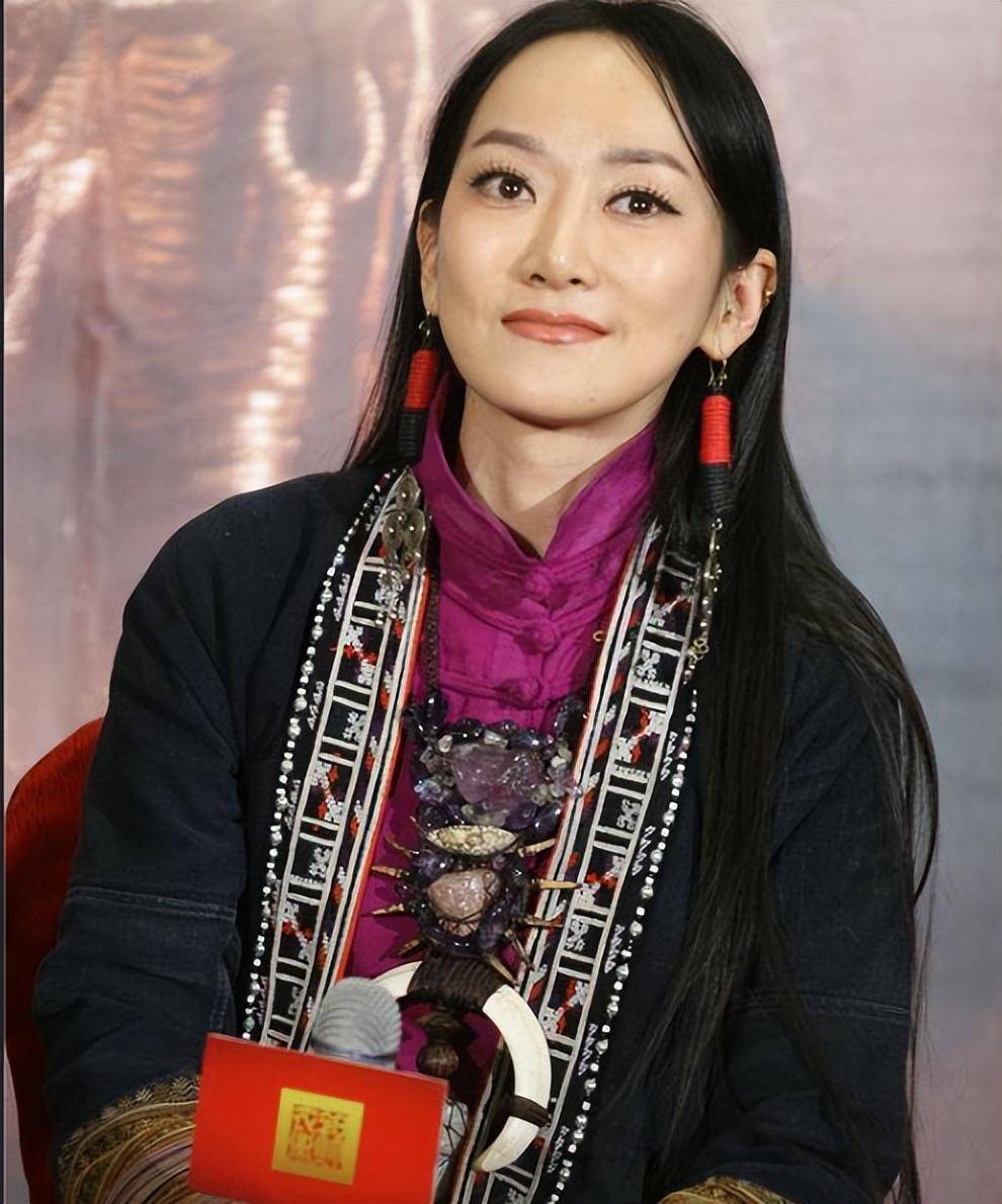 萨顶顶骂金星连性别都改,被金星怒揭老底身败名裂,网友:真活该_事件