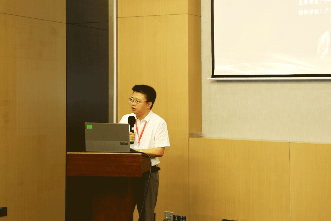 会议由广东省应急产业协会副会长王郅强教授主持.