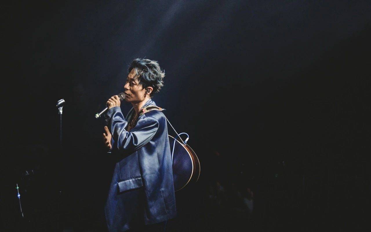 我们终于在舞台上,迎来了丁世光 #开耳观演_演出_歌迷_合唱