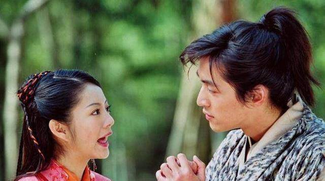 反倒是刘品言出现在安以轩的婚礼上,勾起了大家对《仙剑》中唐钰小宝