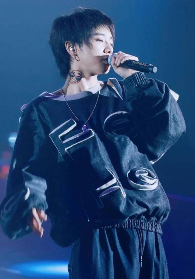 华晨宇,张碧晨和女儿的合影曝光,粉丝不但没脱粉,反而集体祝福_孩子