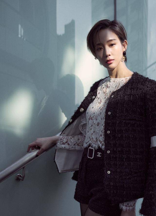 张钧甯不能再瘦了,穿亮片连体裤根本"撑"不起来,少了点女人味_身材