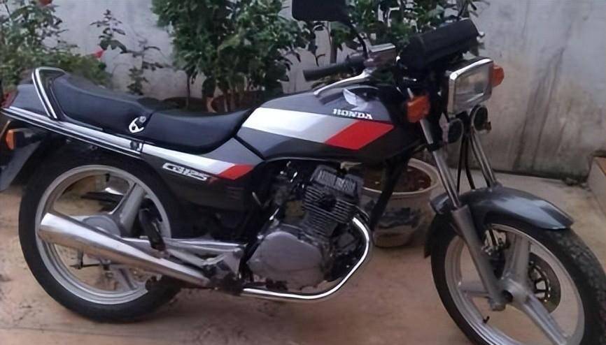 3,本田王cb125t幸福摩托,行家的选择!当时的广告语.