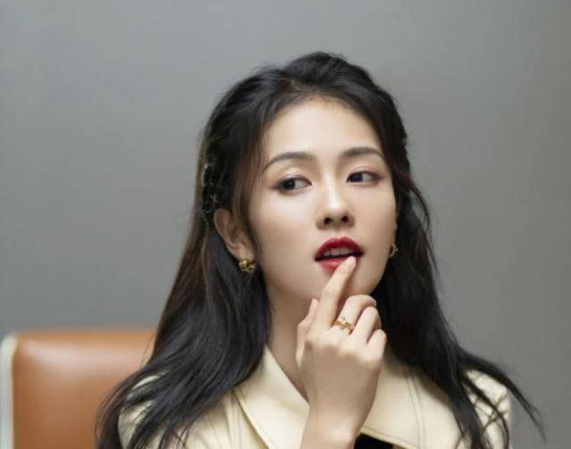 白鹿——高级甜美颜_面部_线条_鼻子