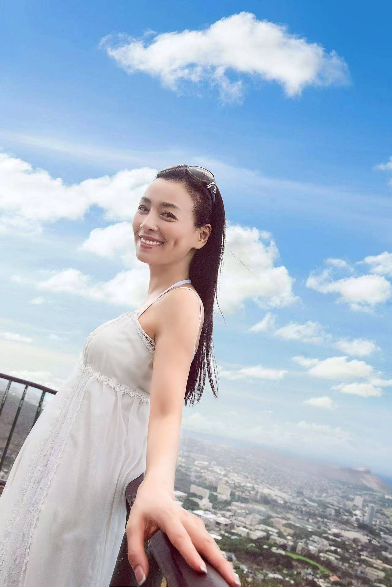 夏日像张庭这样穿 清爽大方_气质_女生_时尚